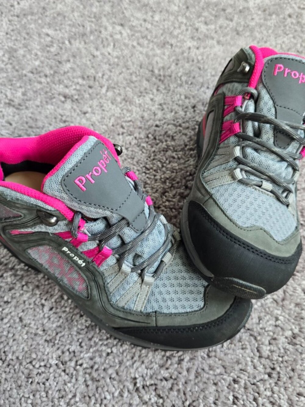 Propet Peak Walker Hiking Boots Leather Rugged Nubuck Upper 7 Grey Vibrant Berry
